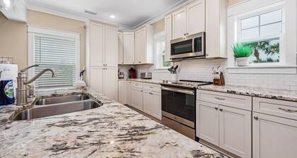 Beach House with PRIVATE POOL & 14 BIKES