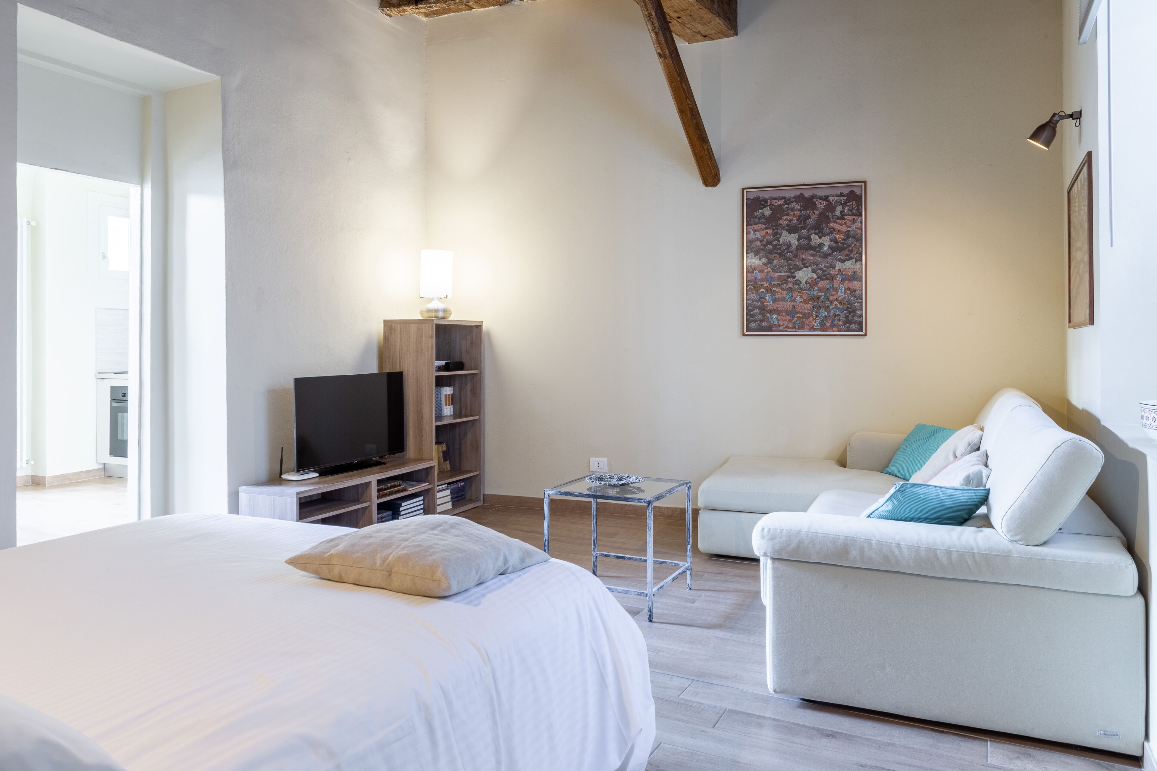 1 habitación, tabla de planchar con plancha, wifi y ropa de cama 