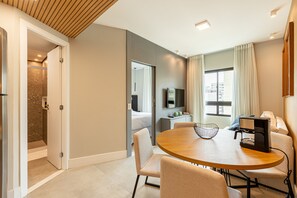 Deluxe-Apartment | Eigene Küche | Großer Kühlschrank, Mikrowelle, Herdplatte, Toaster
