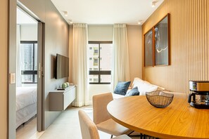 Appartement Deluxe | Cuisine privée | Grand réfrigérateur, micro-ondes, plaque de cuisson, grille-pain