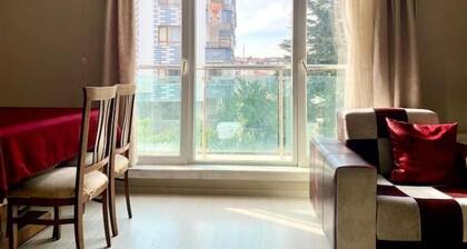 Modern apt. in trendy district