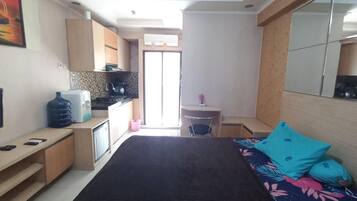 Deluxe Double Room | Desk, laptop workspace, free WiFi, bed sheets