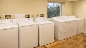 Interior - OCEANFRONT -2 Bdrm w/balconies, Casa Del Mar, Ormond Beach, 10miles fr Daytona
(Ormond Beach)