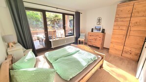 2 soverom, strykejern/-brett, reiseseng for barn og wi-fi (inkludert)