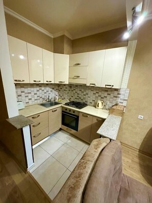 Comfort Apartment, 2 Bedrooms | Private kitchen | Electric kettle - Qeroli apartment (Tbilisi)