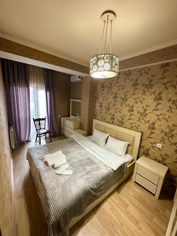 Comfort Apartment, 2 Bedrooms | Desk, free WiFi - Qeroli apartment (Tbilisi)
