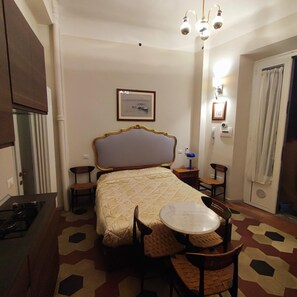 1 bedroom, iron/ironing board, free WiFi, bed sheets - Cozy studio apartment with small terrace (Milano)