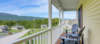 Charming Shenandoah Retreat w/ Deck!