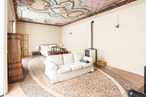Interior - PM3        (Castello Cabiaglio)