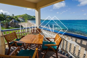 Outdoor dining - Magnifique Appartement Les Pieds Dans L'eau à Grand Case (Grand-Case)