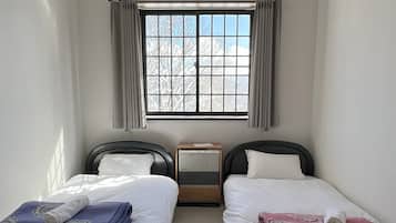 Standard Twin Room, 2 Twin Beds, Non Smoking | Free WiFi