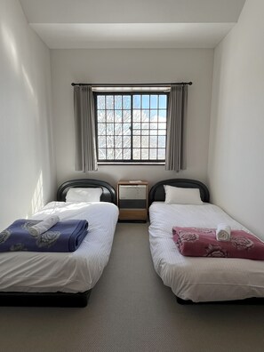 Standard Twin Room, 2 Twin Beds, Non Smoking | Free WiFi