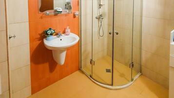 Hårtørrer, håndklæder, Sæbe, Toiletpapir