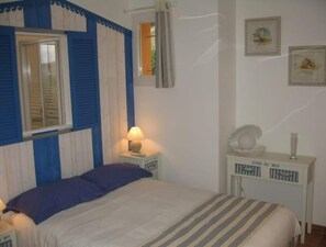 1 bedroom, bed sheets