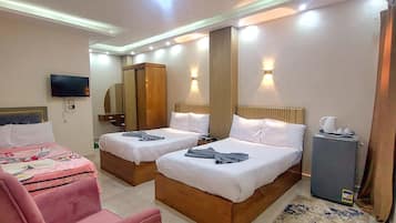 Habitación triple familiar | Sábanas de algodón egipcio y ropa de cama de alta calidad