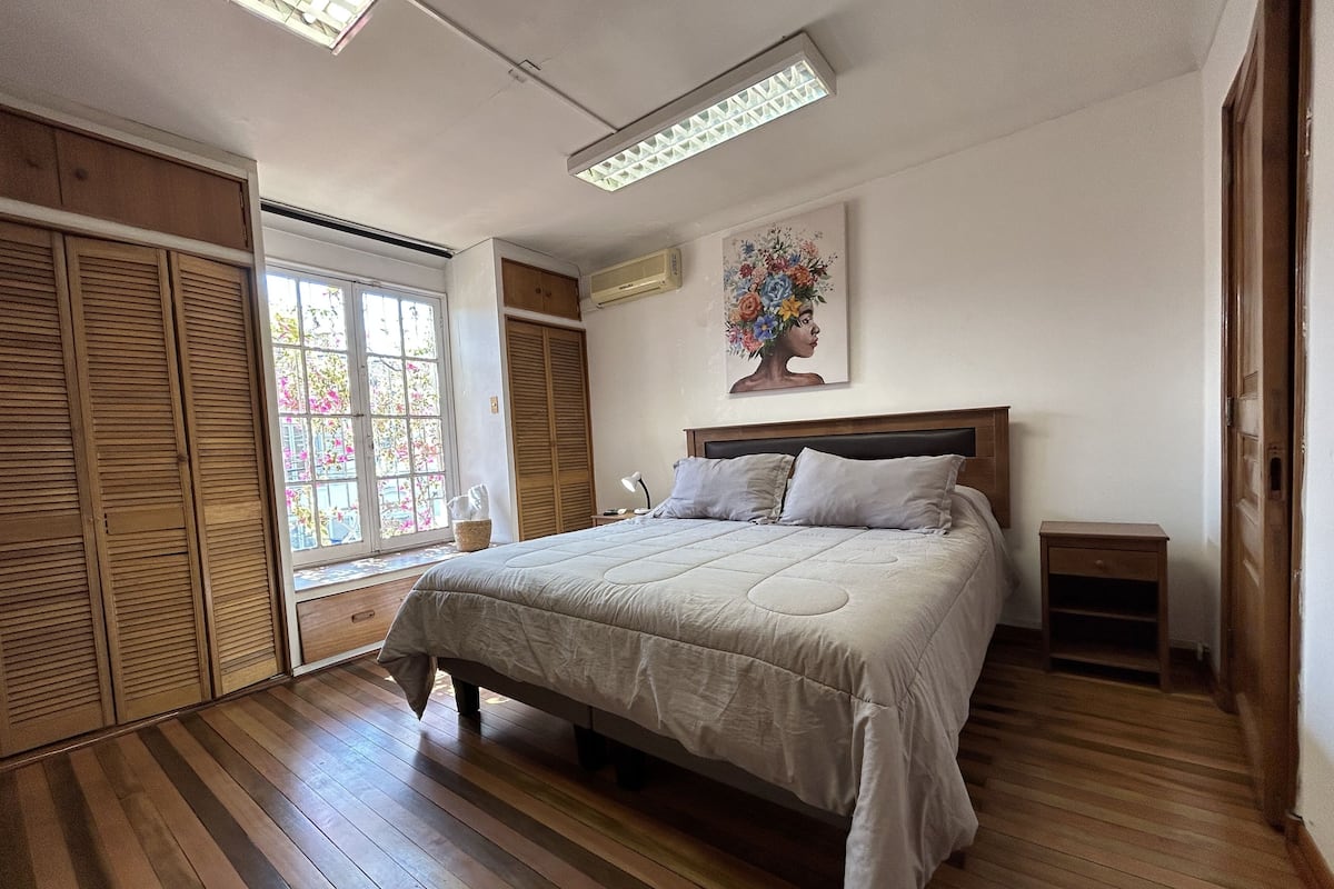 Premium Double Room, 1 King Bed | WiFi (free), bed sheets