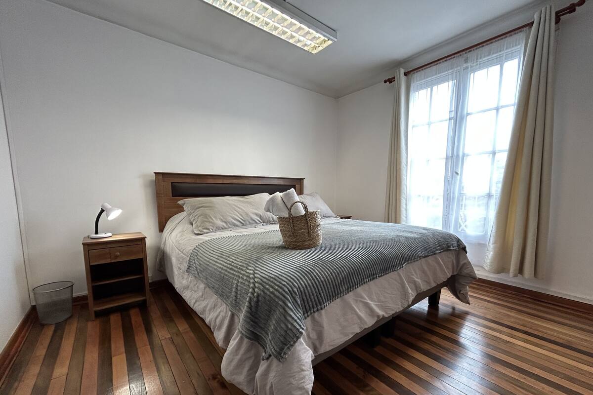 Standard Double Room, 1 King Bed | WiFi (free), bed sheets