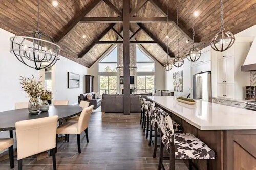 Million Dollar Views at Secluded Mountain Home!