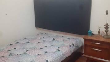 1 habitación, wifi y ropa de cama