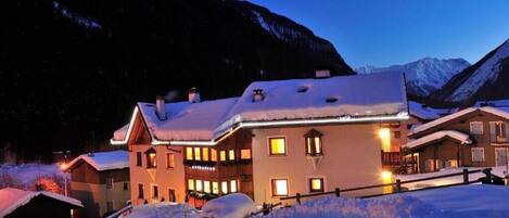 المنشأة من الخارج