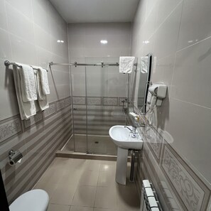 Bathroom - Globus Hotel Tashkent (Tashkent)