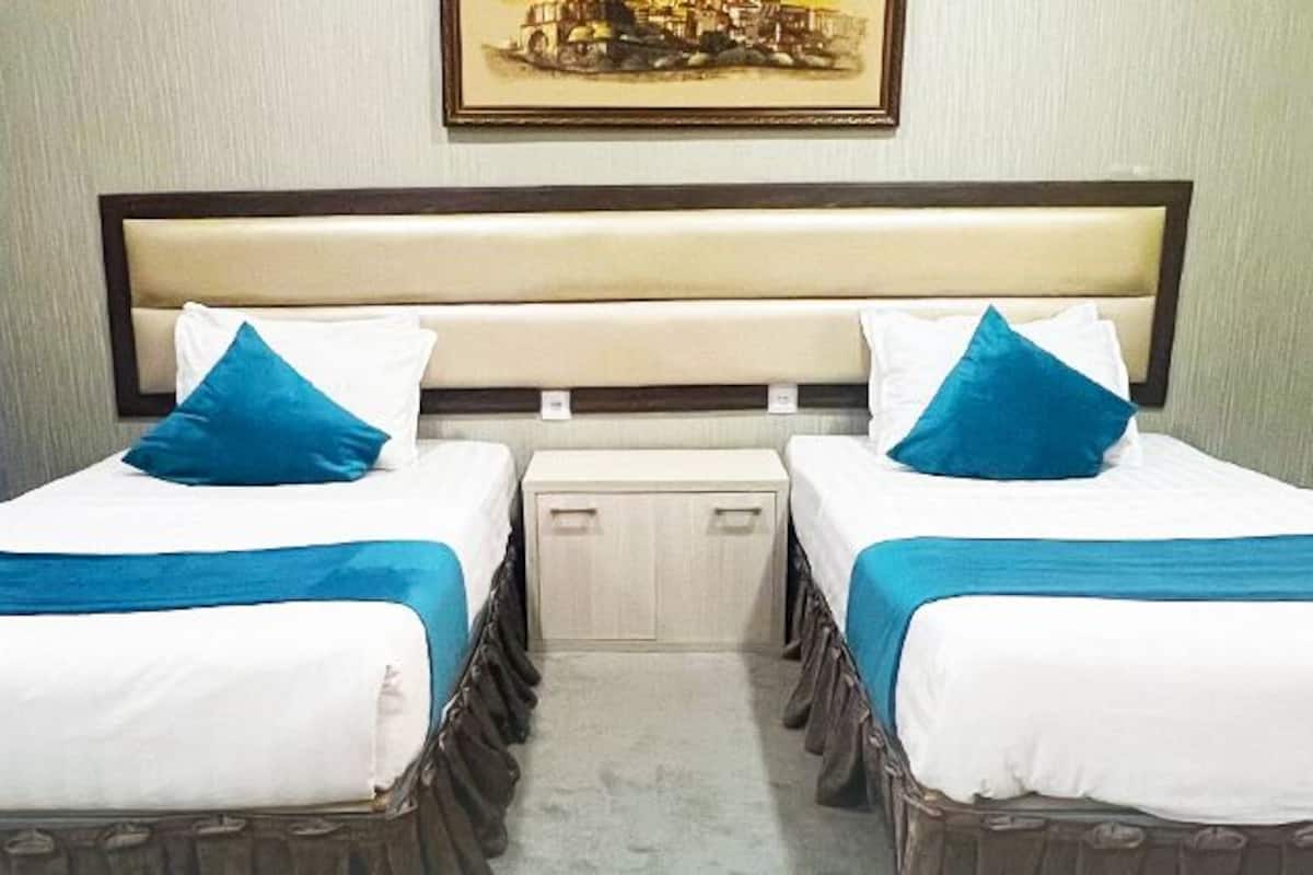 Standard Twin Room | Premium bedding, desk, iron/ironing board (on request), WiFi (free)