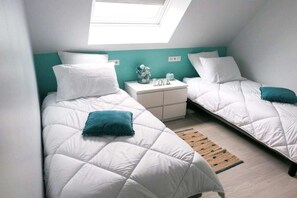 2 slaapkamers, een strijkplank/strijkijzer, beddengoed