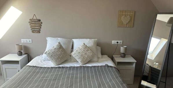 2 bedrooms, iron/ironing board, bed sheets