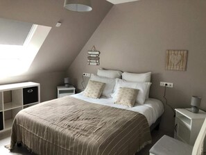 3 bedrooms, iron/ironing board, bed sheets