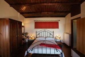 1 bedroom, iron/ironing board, travel cot, WiFi