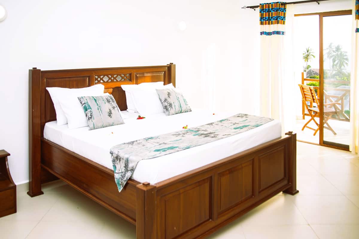 Executive Room | Iron/ironing board, free WiFi