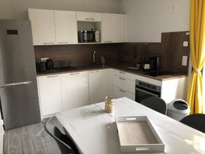 Fridge, microwave, oven, stovetop