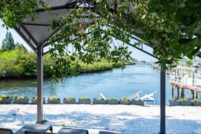 Waterfront 2 bed/2 bath with direct Gulf access