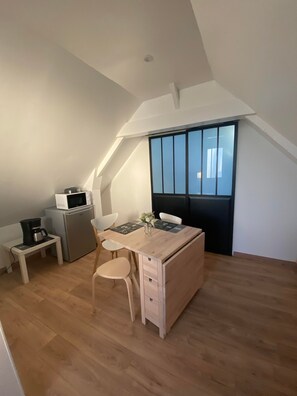 Dining - Appartement à la Campagne A Proximité Etretat Honfleur Le Havre Fécamp (Criquetot-l'Esneval)