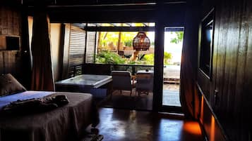 Superior Room | In-room safe, desk, laptop workspace, blackout drapes