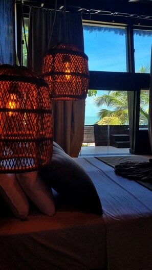 Deluxe-rum | Värdeförvaringsskåp på rummet, skrivbord och arbetsyta för laptop