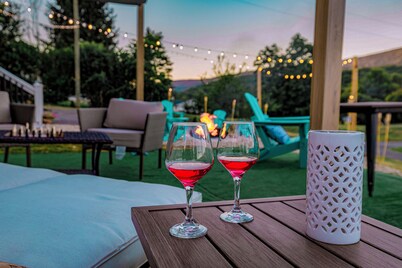 Family friendly mountain view, modern retreat.