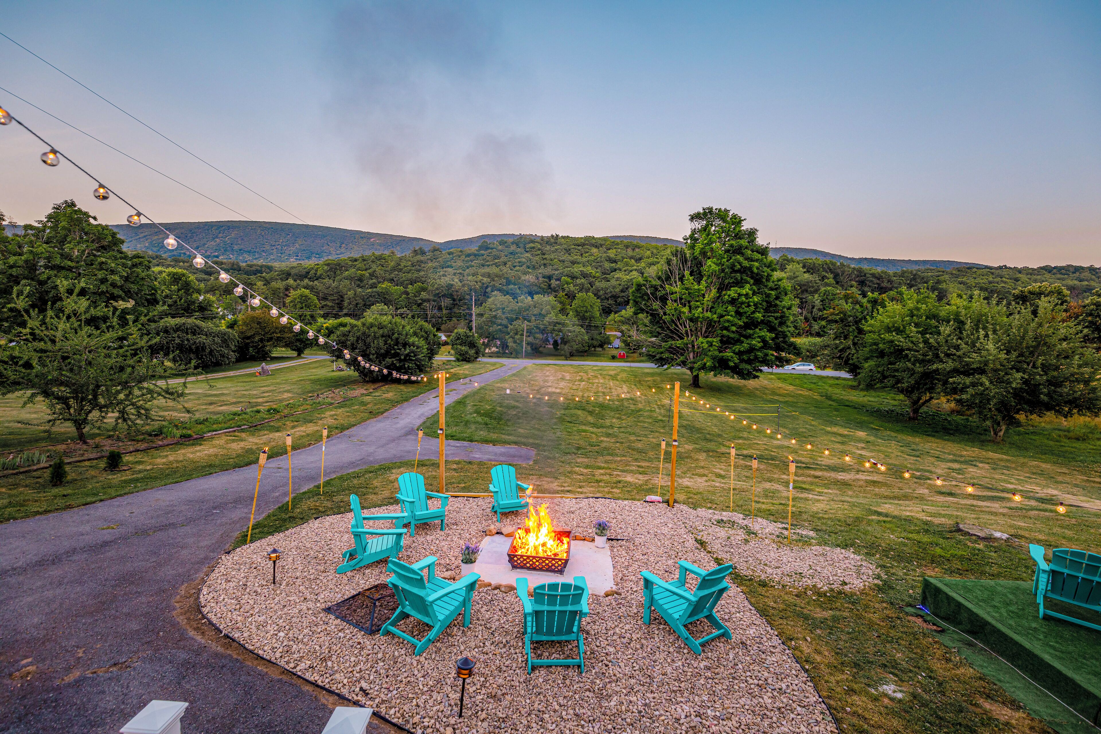 Family friendly mountain view, modern retreat.