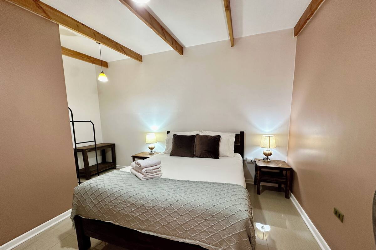 Comfort-Zimmer | Daunenbettdecken, kostenloses WLAN, Bettwäsche