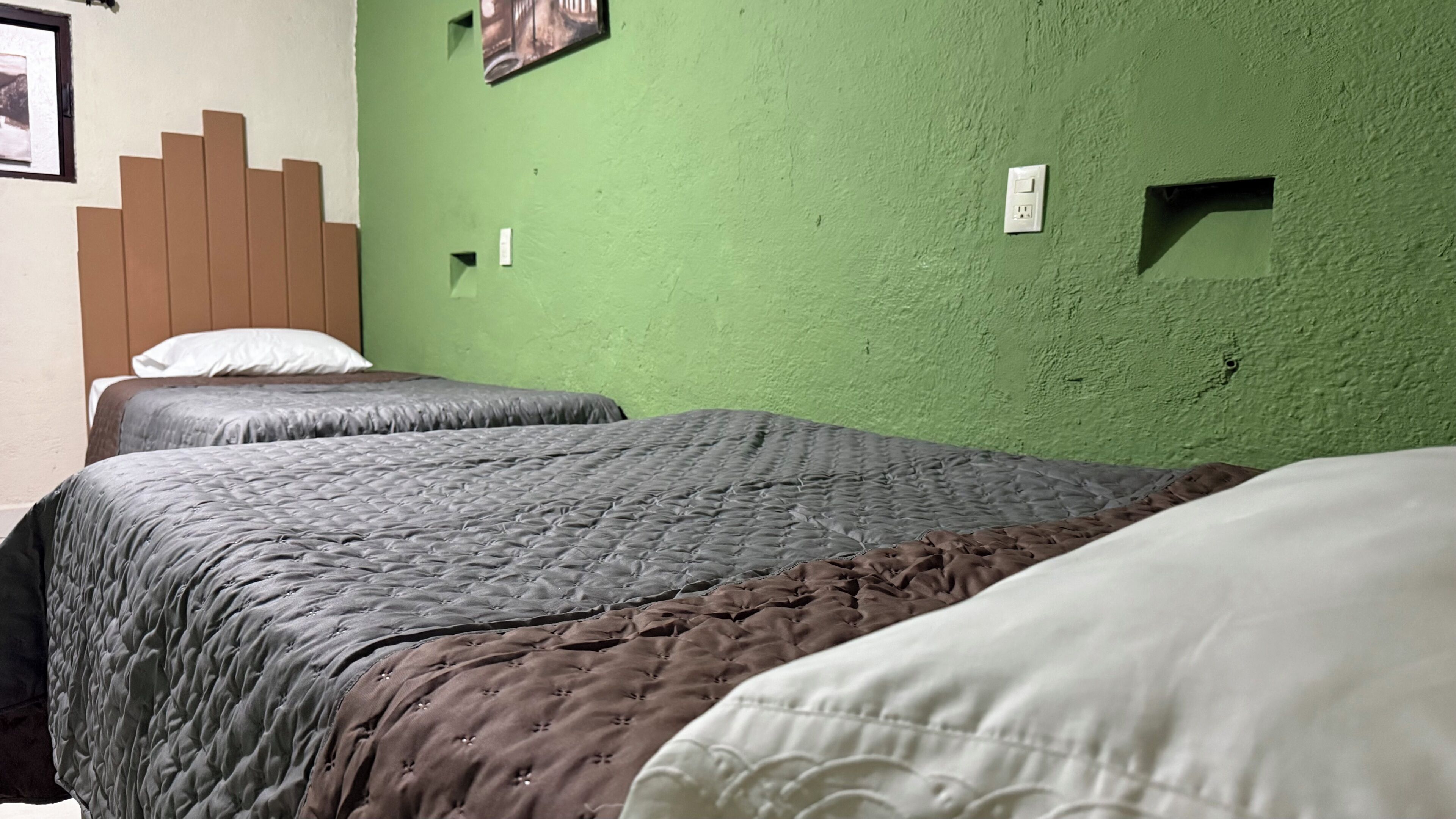 Chambre triple économique | Accès au Wi-Fi (inclus), literie fournie