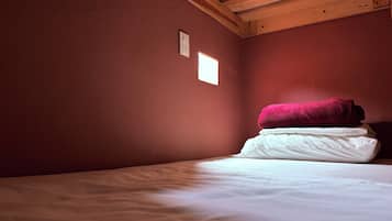 Dormitorio compartido económico | Wifi gratis y ropa de cama