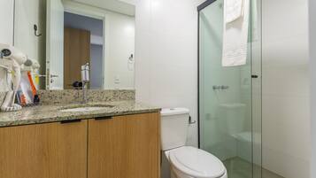 Studio | Bathroom | Free toiletries