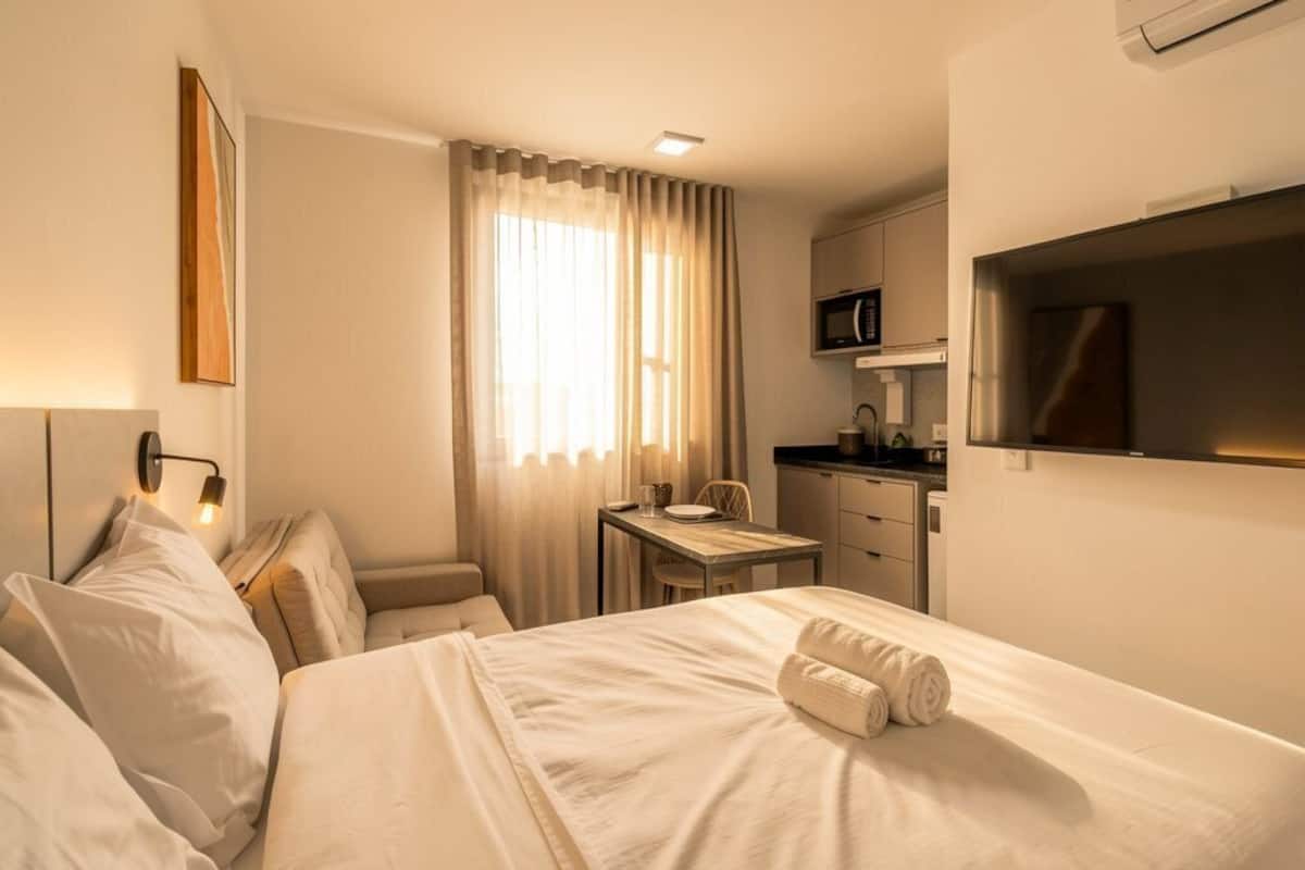 Studio | Bureau, accĂšs au Wi-Fi (inclus), literie fournie