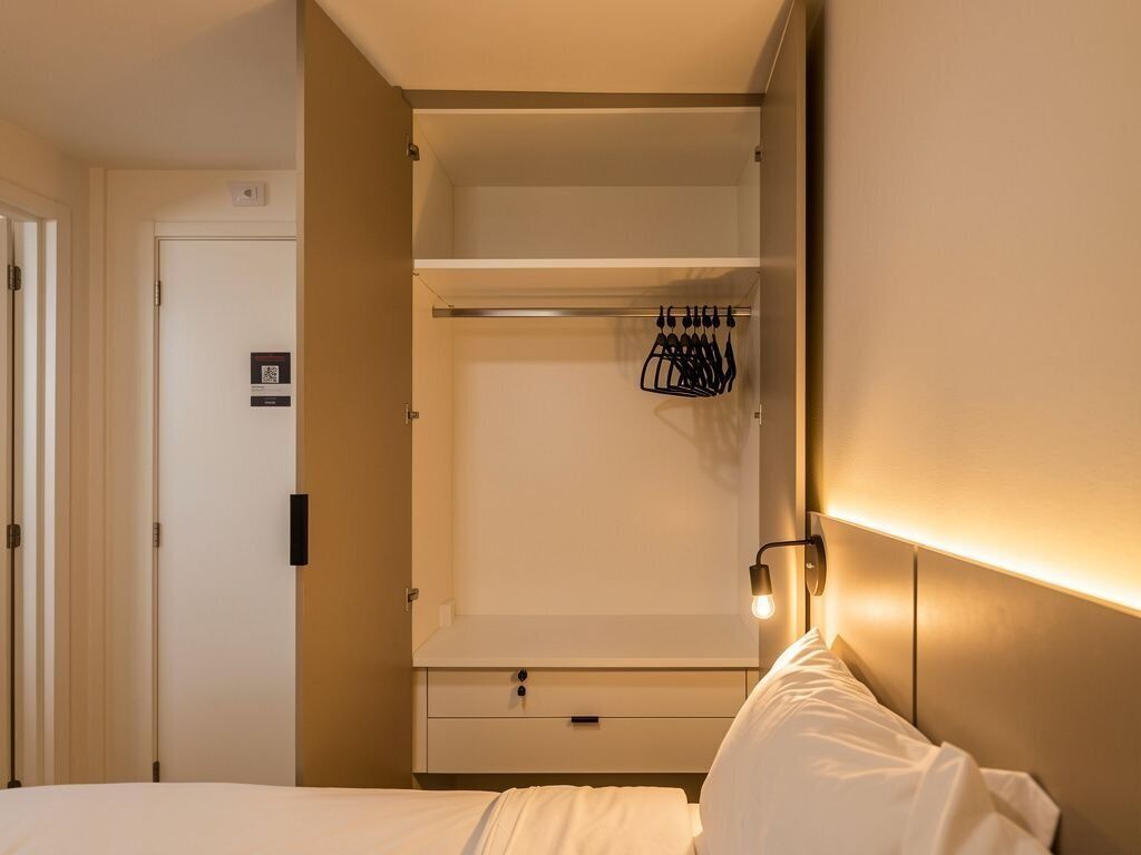 Estudio | Escritorio, wifi gratis, ropa de cama