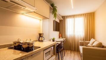 Apartment | Dapur peribadi | Ketuhar gelombang mikro, alat memasak/pinggan mangkuk/perkakas dapur