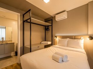 Departamento básico | Escritorio, wifi gratis y ropa de cama 