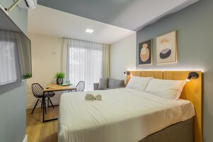 Estudio | Escritorio, wifi gratis, ropa de cama