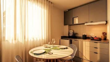 Basic Apartment | Dining