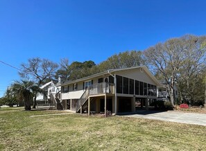 Exterior - 1 block from beach! 4bed 2bath Beachhouse. Just had a cancelation in July.  (Surfside Beach)