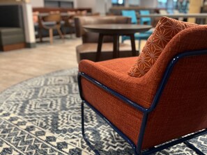 Lobby sitting area - Hampton Inn Austin East Side 5th Street (Austin)